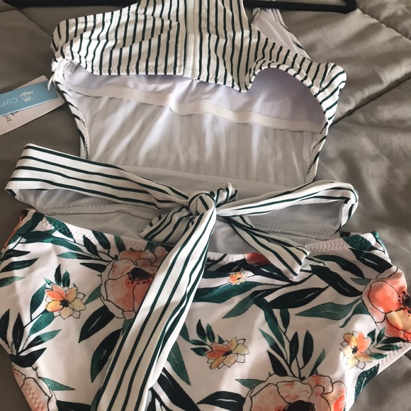 Swimsuit - Picture 5 of 6